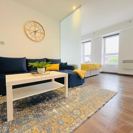Park Street Apartment Luton By Hostaguest Екстериор снимка