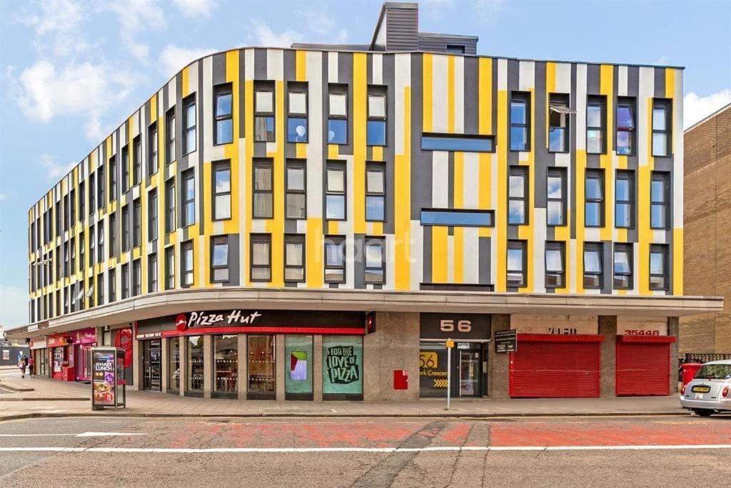 Park Street Apartment Luton By Hostaguest Екстериор снимка
