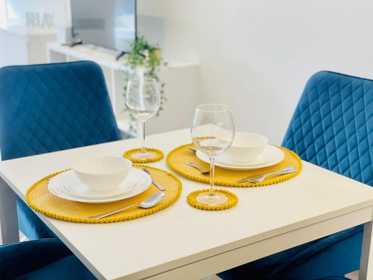 Park Street Apartment Luton By Hostaguest Екстериор снимка
