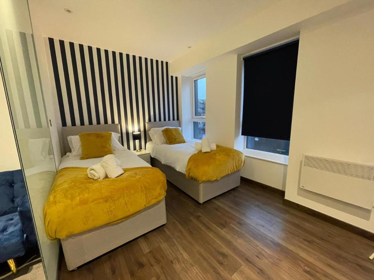 Park Street Apartment Luton By Hostaguest Екстериор снимка