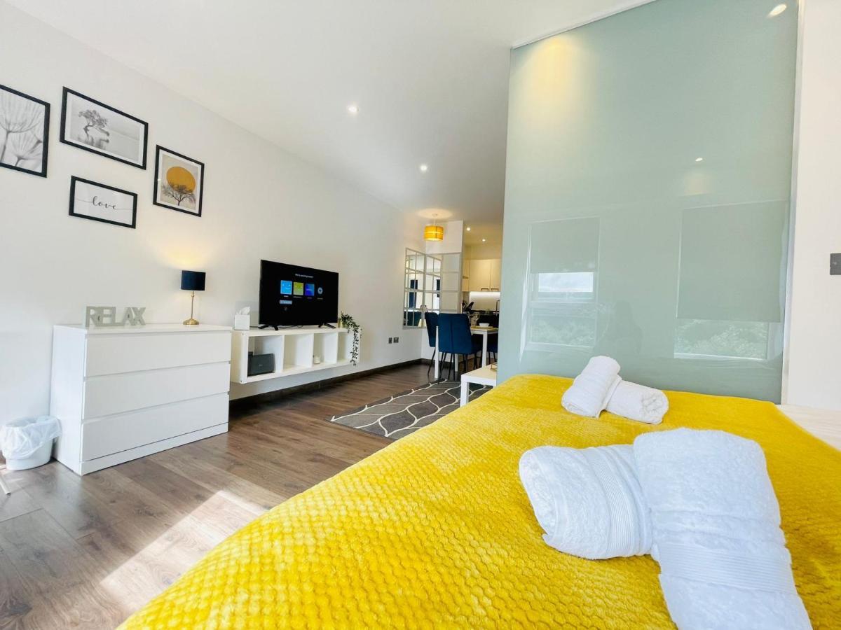 Park Street Apartment Luton By Hostaguest Екстериор снимка