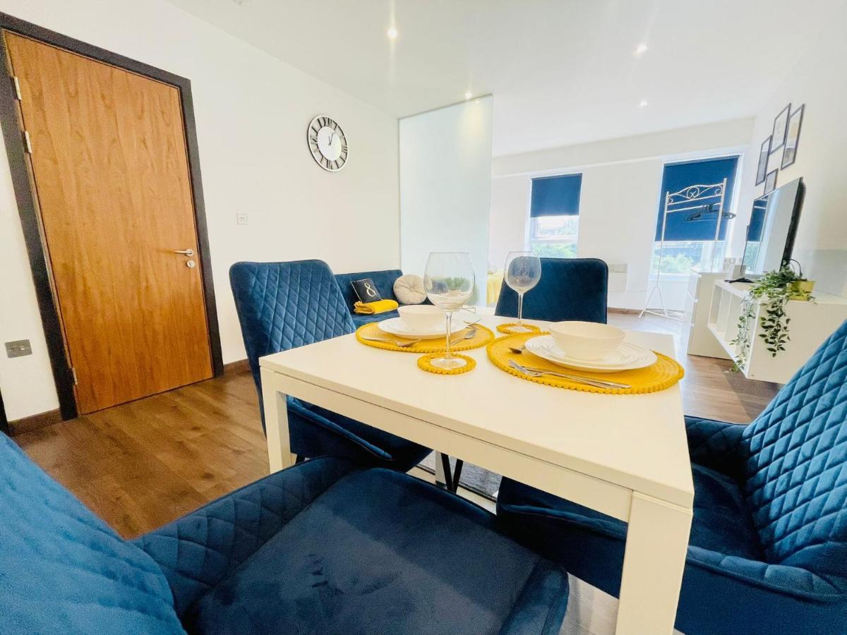 Park Street Apartment Luton By Hostaguest Екстериор снимка