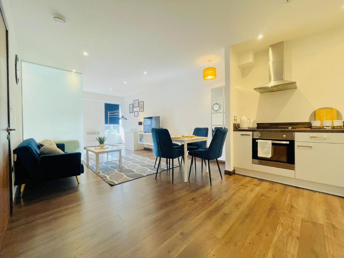 Park Street Apartment Luton By Hostaguest Екстериор снимка